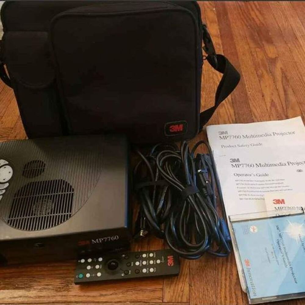 3M MP7760 multimedia black projector COMPLETE +carrying case, cords TESTED
